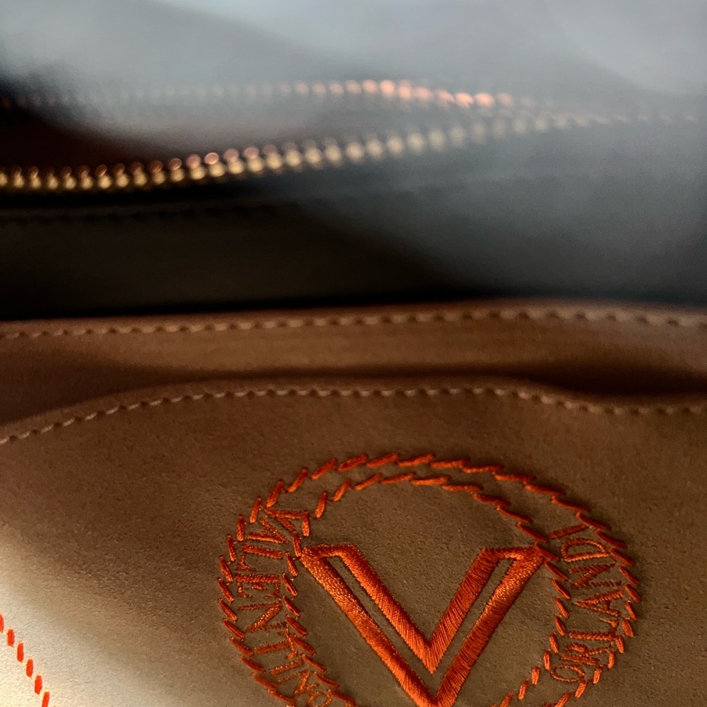 Orlandi Valentino Oversized Black Leather Tote - Picture 8 of 11